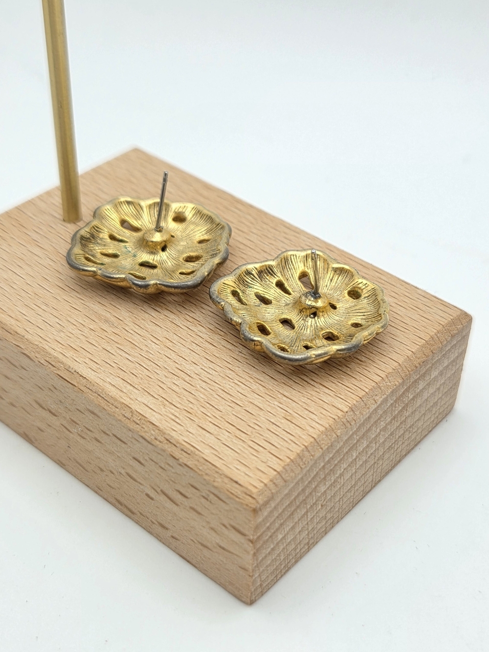 Vintage Gold Tone Woven Basketweave Square Post Earrings 1" - Picture 4 of 11